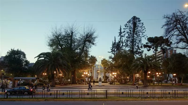 La nueva arremetida de Fundamenta por polémico proyecto en Plaza Egaña y las gestiones de su dueño c