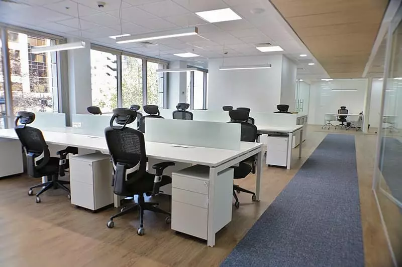 Mercado de oficinas cerró con mayor vacancia, pese al aumento en la demanda y a la baja del precio d