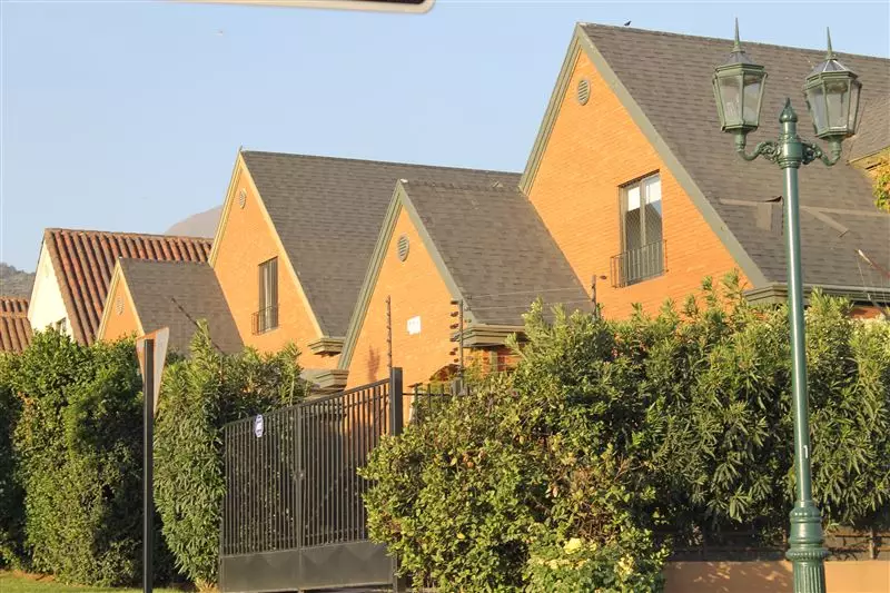 Puente Alto y Colina lideran oferta de casas nuevas