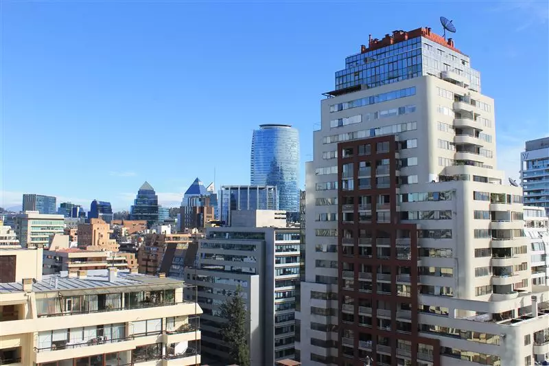 Aumenta vacancia de oficinas premium